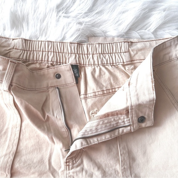 Women’s Pants | Women's High-Rise Cargo Utility Pants Beige - Picture 5 of 5